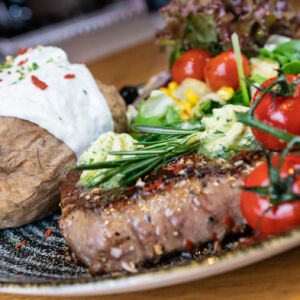 steak-mit-ofenkartoffeln-barcio.jpg